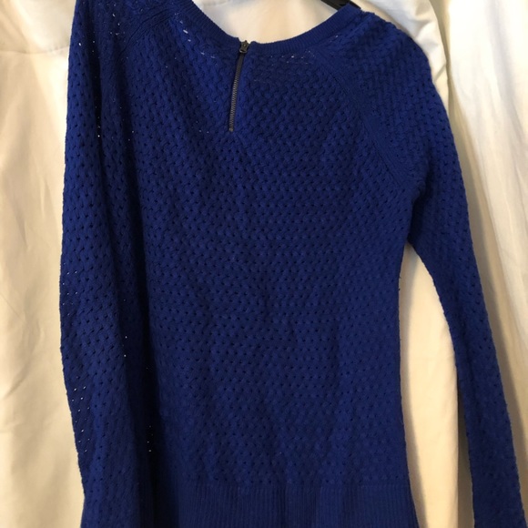 Deep blue sweater - Picture 3 of 4